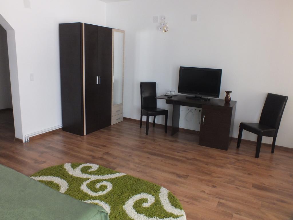 Pensiunea Eliza Hotel Podu Cosnii Стая снимка